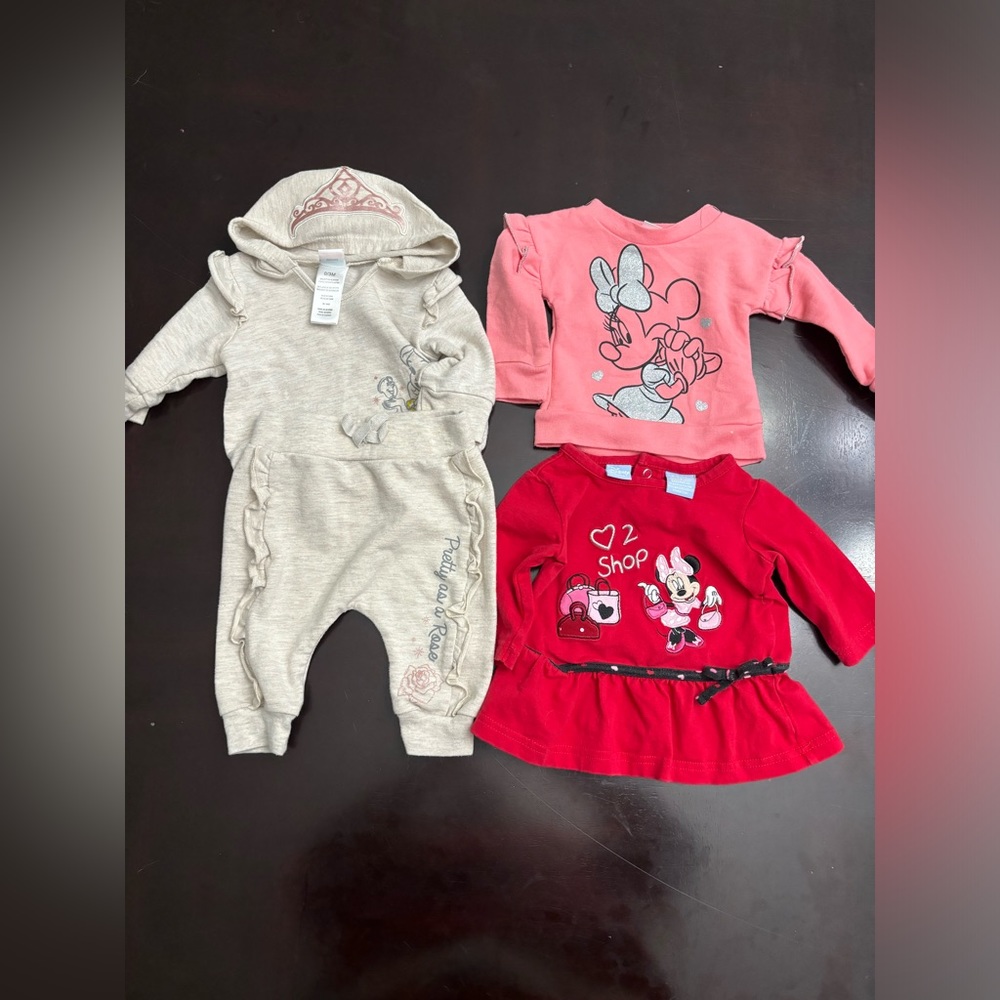 Disney Bundle: 1x outfit, 2x shirts Official Newborn 0-3 Months